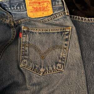 Levi's 501 Button Fly Blue Jeans Distressed Worn Faded 33 x 30 Classic Straight